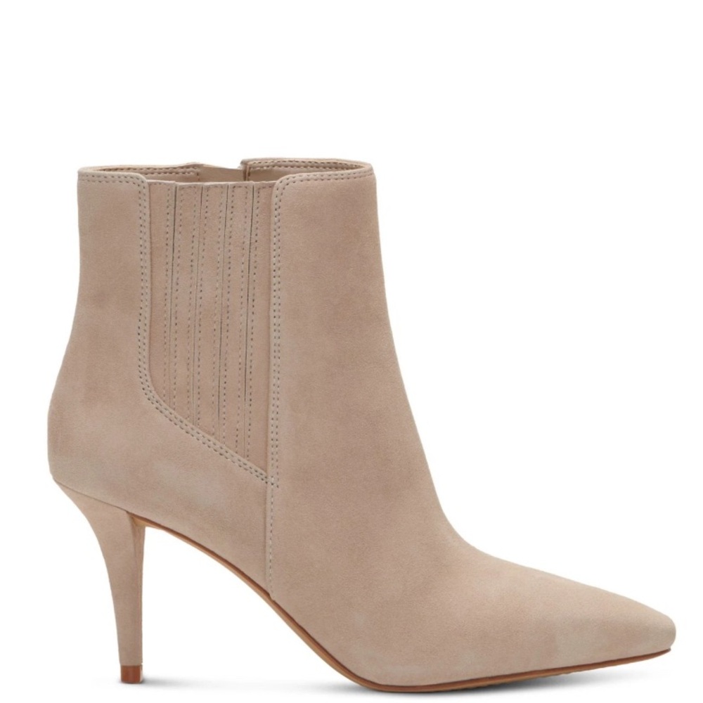 New Vince Camuto Ambind Suede Almond Beige Ankle Boots Size 7